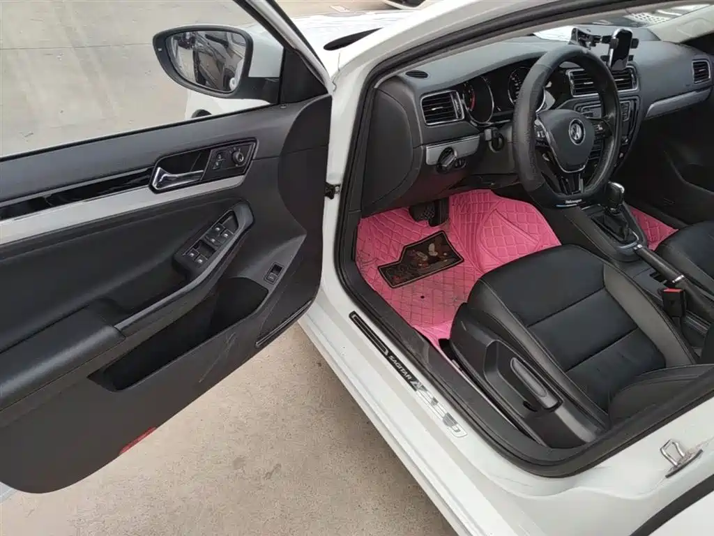 Volkswagen Sagitar 2018 1.6L Automatic Comfort фото 16