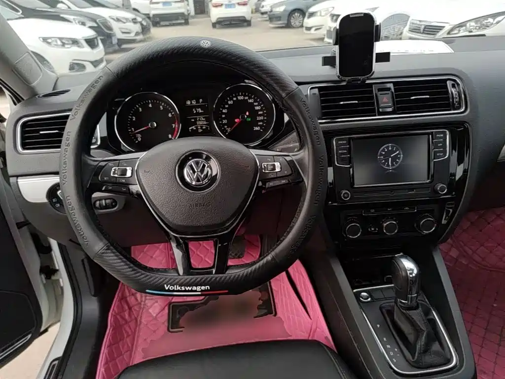 Volkswagen Sagitar 2018 1.6L Automatic Comfort фото 11