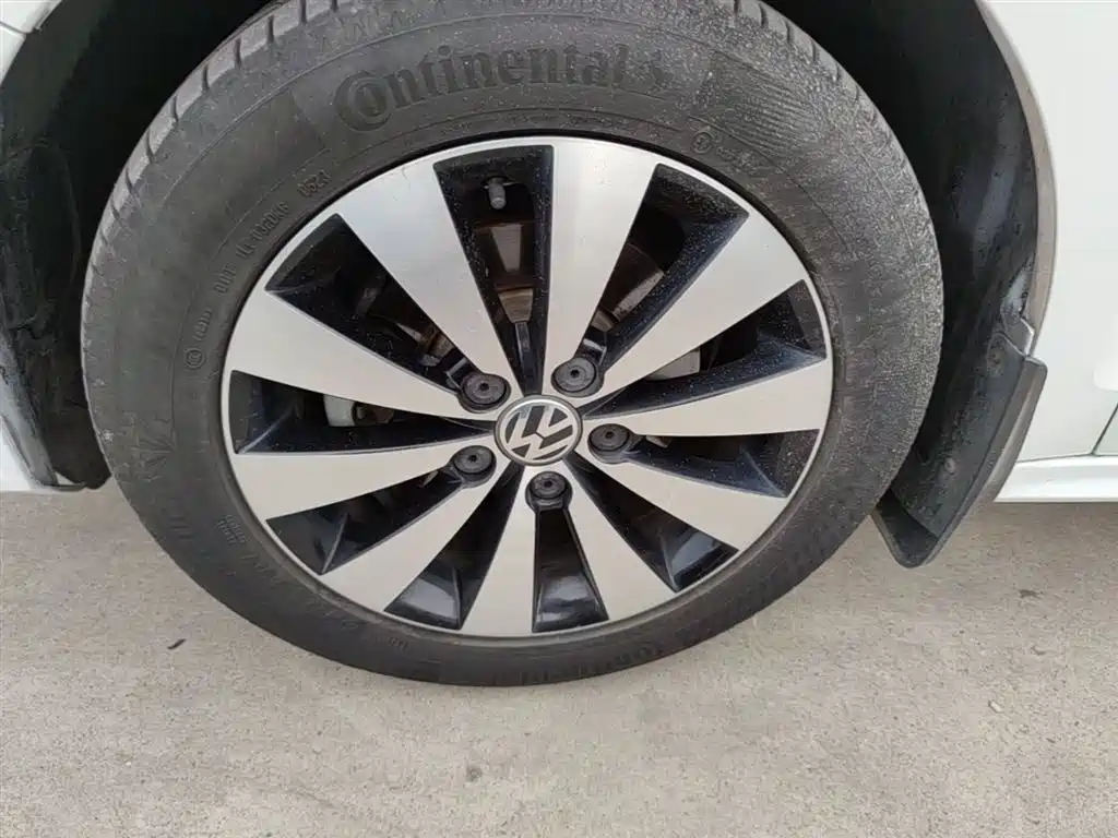 Volkswagen Sagitar 2018 1.6L Automatic Comfort фото 23