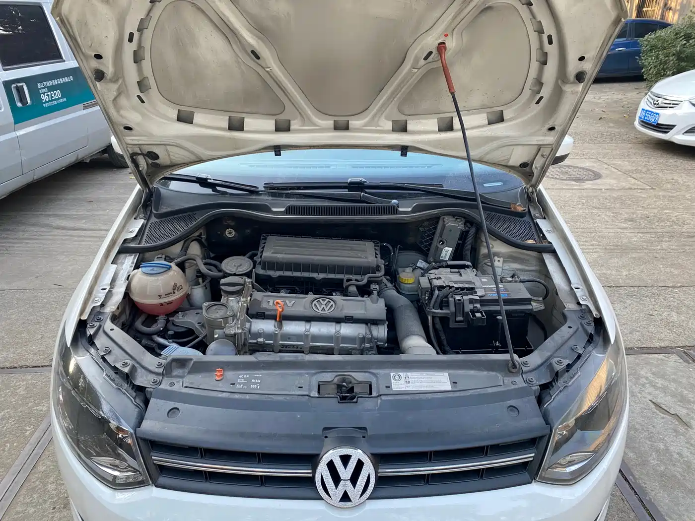 Volkswagen Polo 2011 1.6L Automatic Cool Edition фото 6