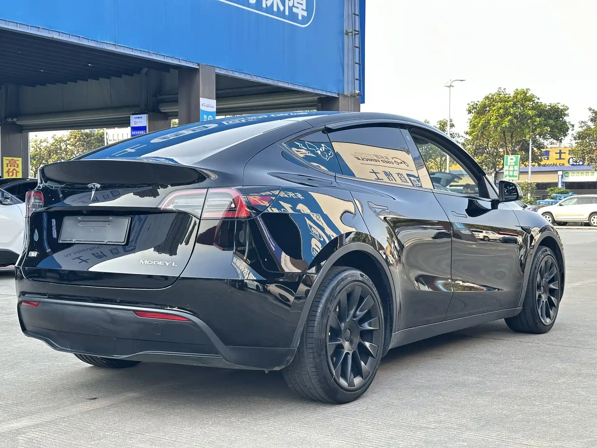 Photo 5 - Tesla Model Y
