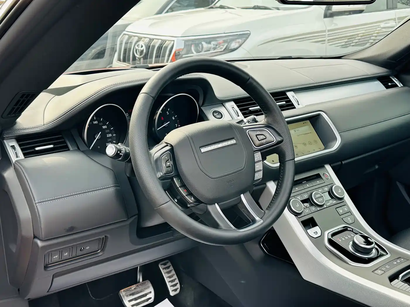 Land Rover Range Rover Evoque (Import) 2018 240PS HSE DYNAMIC Convertible фото 10