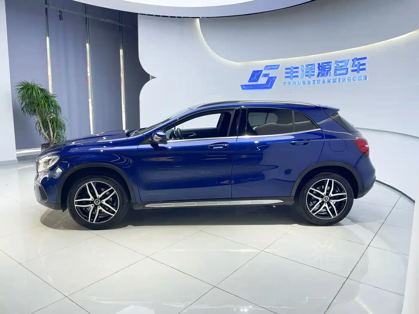 Mercedes-Benz GLA 2018 GLA 200 Fashion фото 3