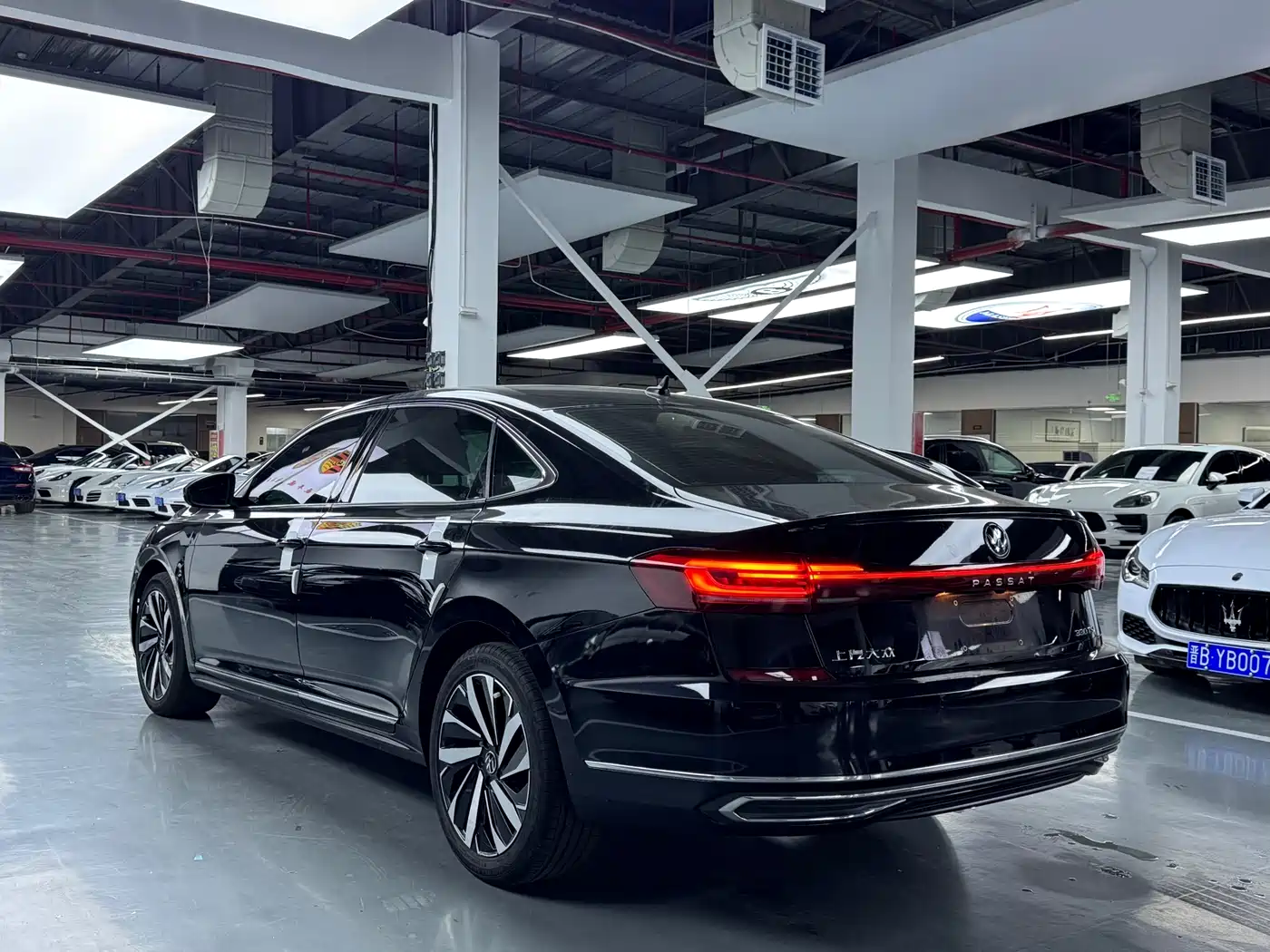 Volkswagen Passat 2023 330TSI Elite Edition фото 16