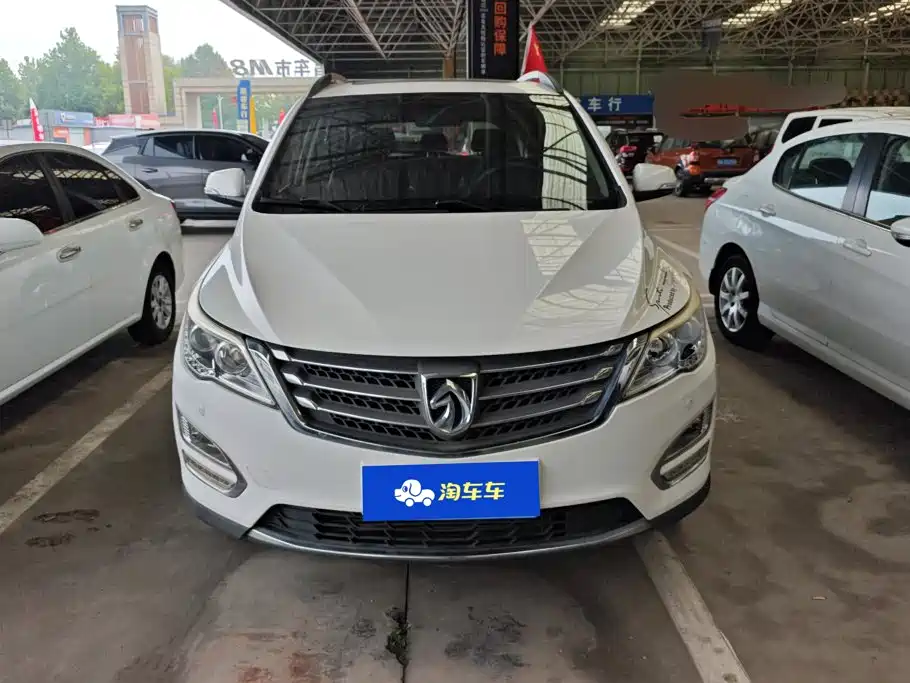 Фото 2 - Baojun 560