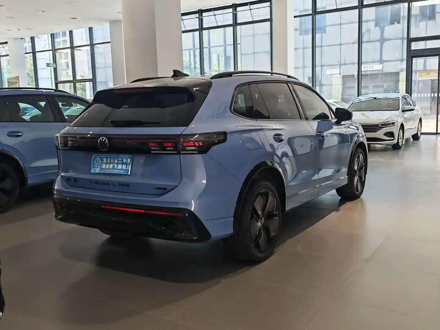 Volkswagen Tiguan L 2024 PRO 380TSI 4WD R-Line Premium Edition фото 7