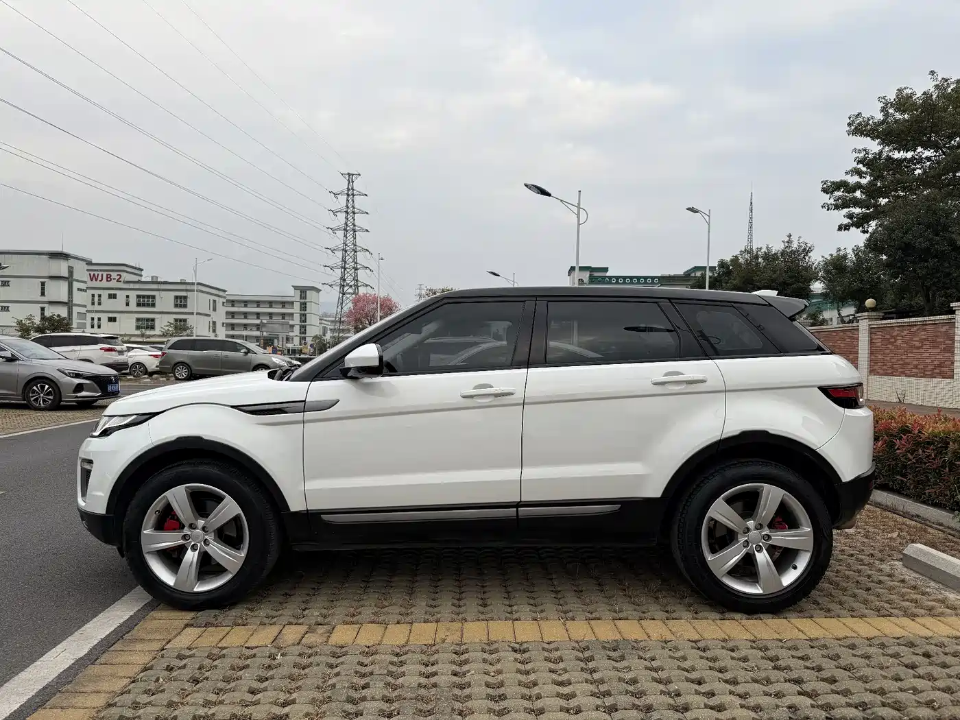 Land Rover Range Rover Evoque 2017 2.0T SE Smart Shine Edition фото 4