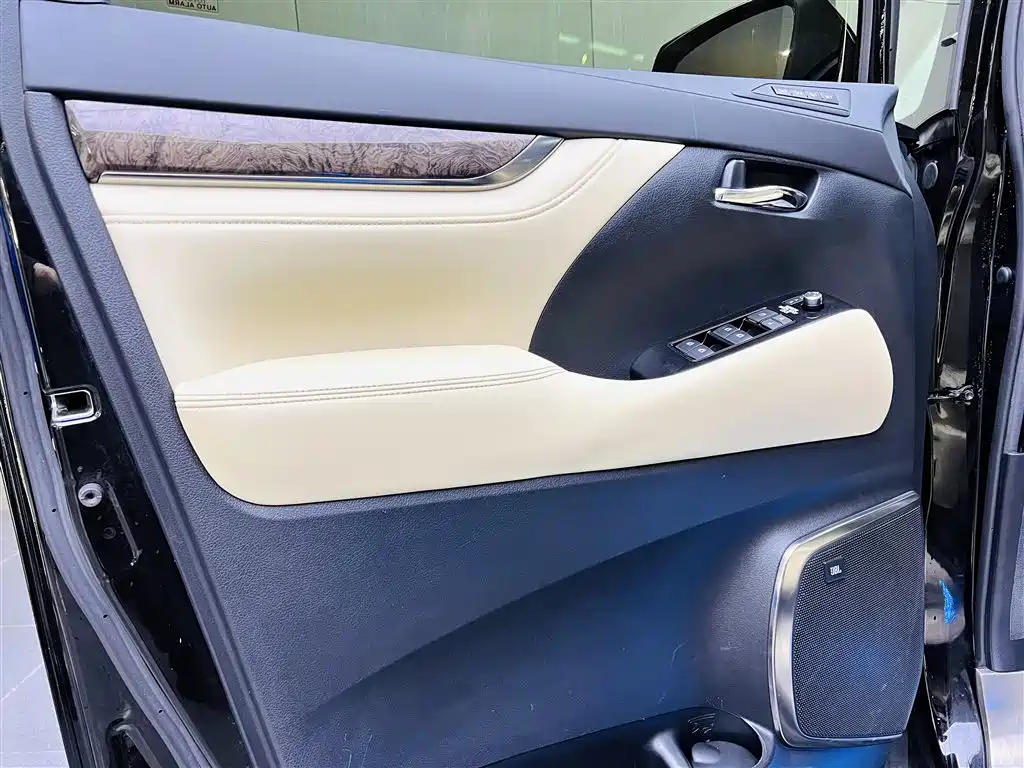 Toyota Vellfire 2020 Twin Engine 2.5L HV Premium Edition фото 11
