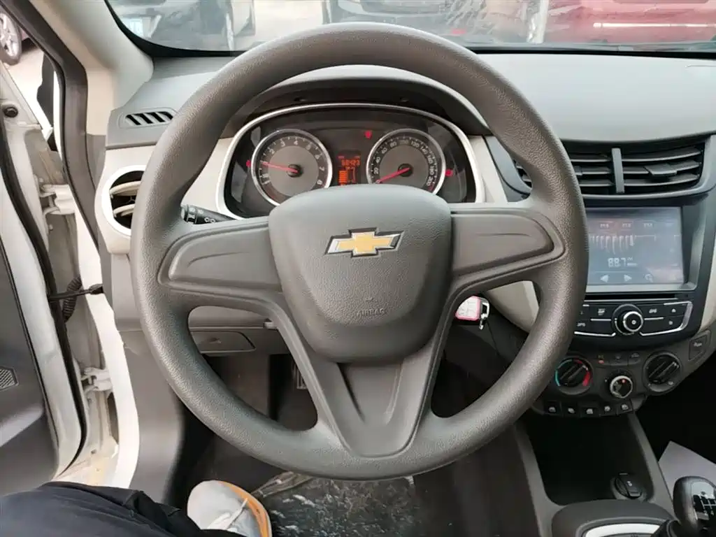 Chevrolet Sail 2015 Sail 3 1.5L Manual Ideal Sunroof Edition фото 11