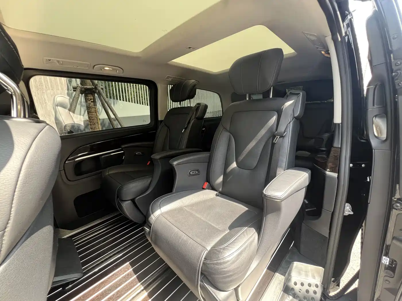 Mercedes-Benz V-Class 2018 V 260 L Premium Long Wheelbase Edition China VI фото 5