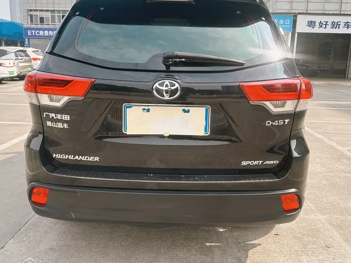 TOYOTA HIGHLANDER