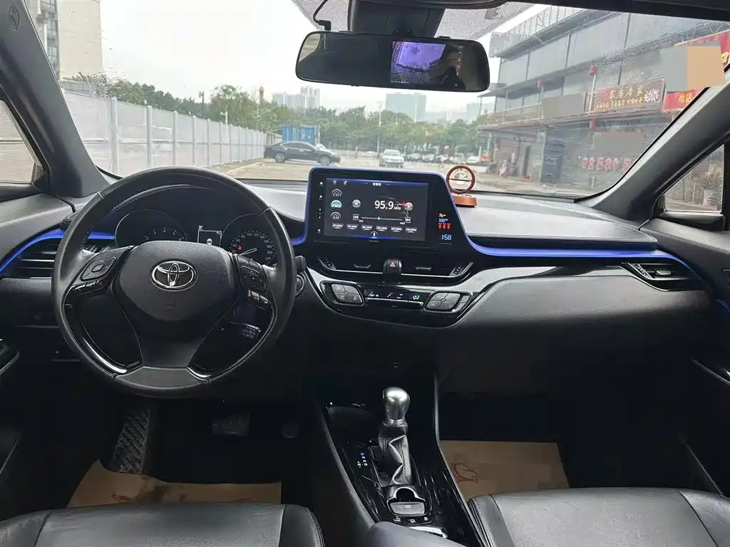 Toyota IZOA 2018 2.0L Yixuan Sunroof Edition China V фото 6
