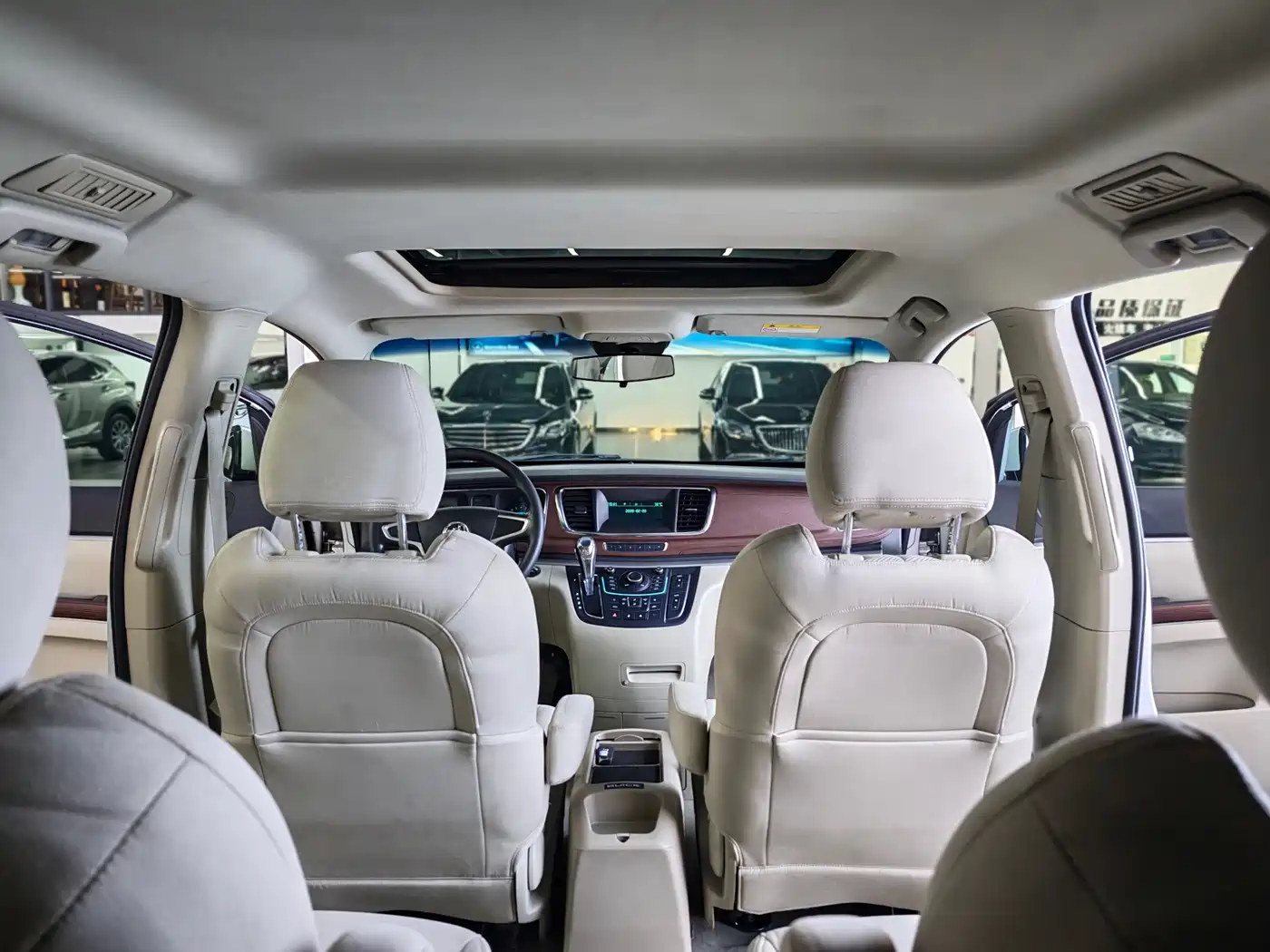 Buick GL8 2014 2.4L CT Luxury Business Comfort фото 22