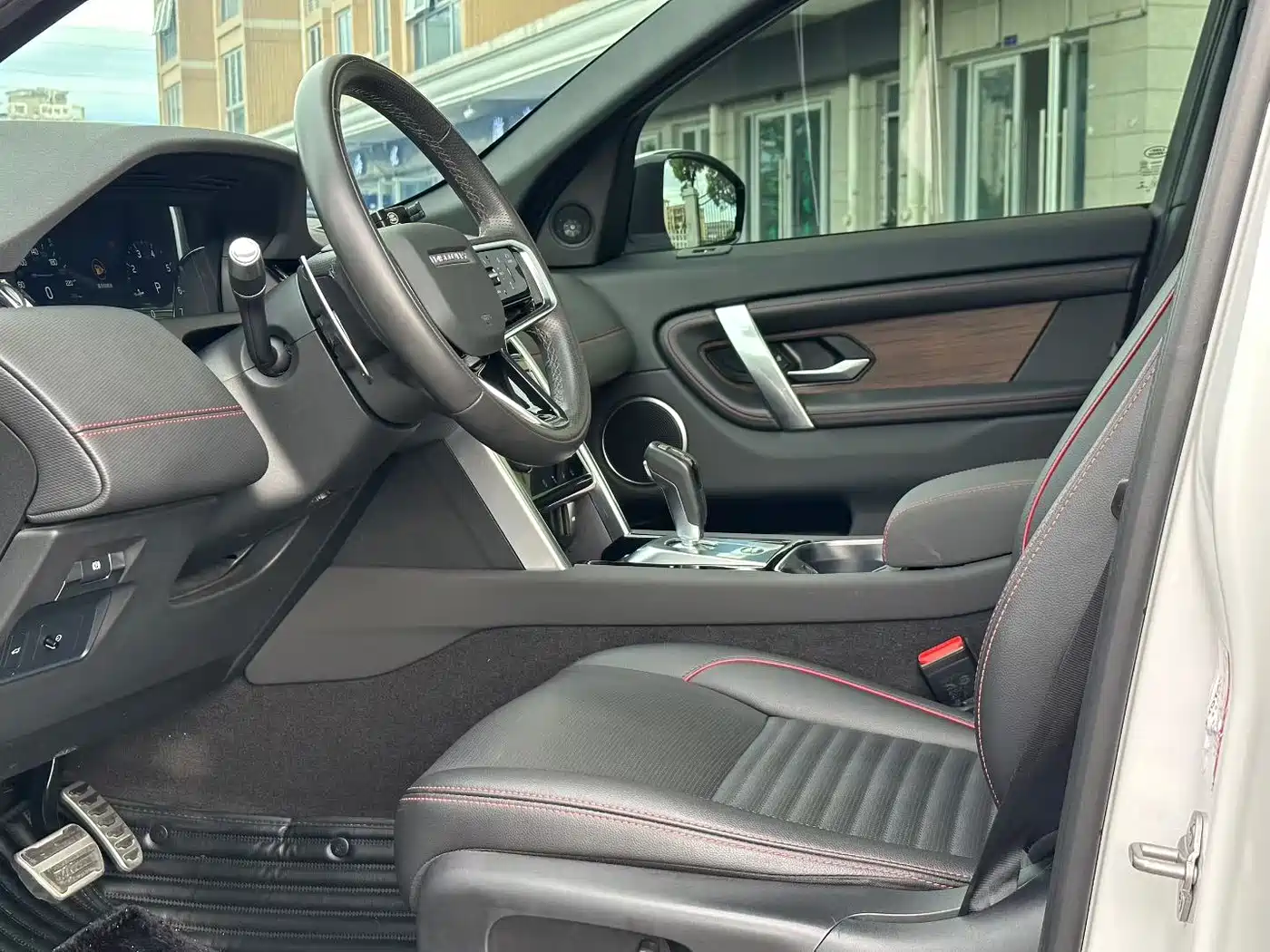 Land Rover Discovery Sport 2022 Model 249PS R-Dynamic S Performance Edition 5-Seater фото 4