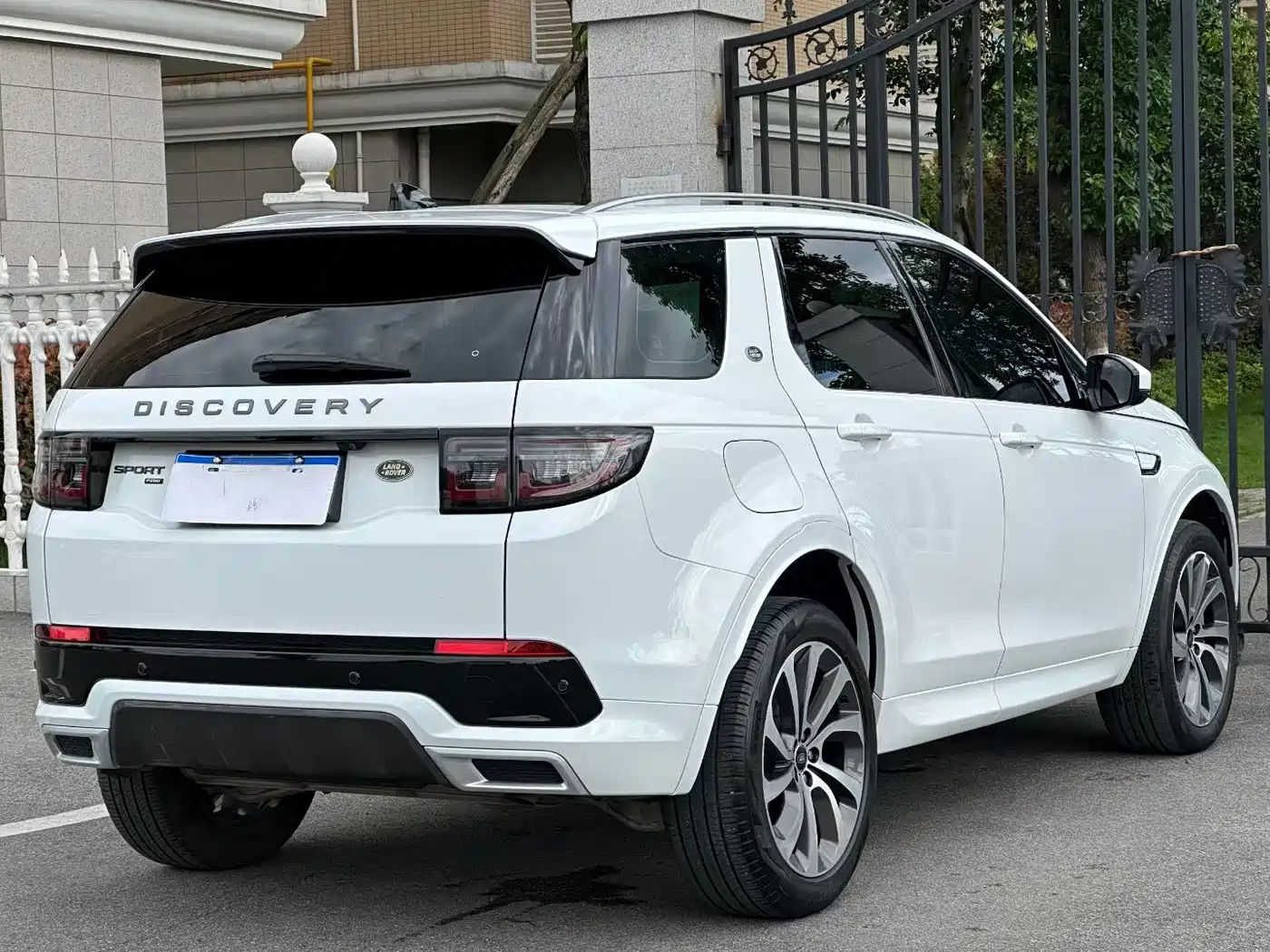 Land Rover Discovery Sport 2022 Model 249PS R-Dynamic S Performance Edition 5-Seater фото 8