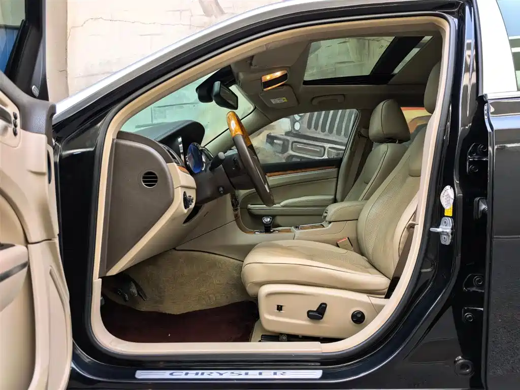 Chrysler 300C (Import) 2014 2013 3.6L Premium Edition