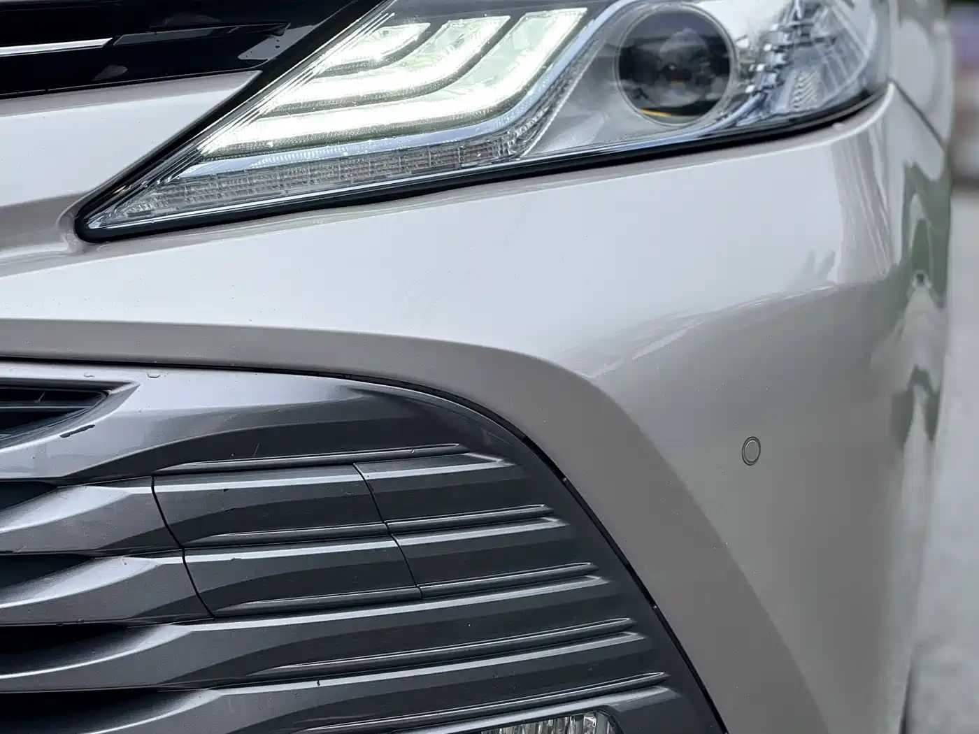 Toyota Camry 2018 Hybrid 2.5HG Luxury Edition фото 4