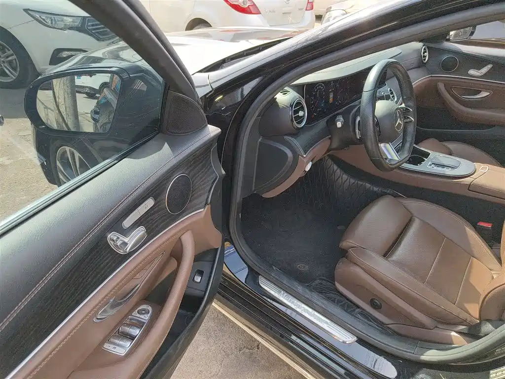 Mercedes-Benz E-Class 2022 E 260 L Sport фото 12
