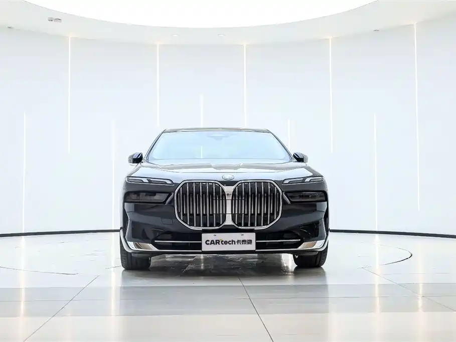 BMW 7 Series 2023 Model 735Li Luxury Package фото 6