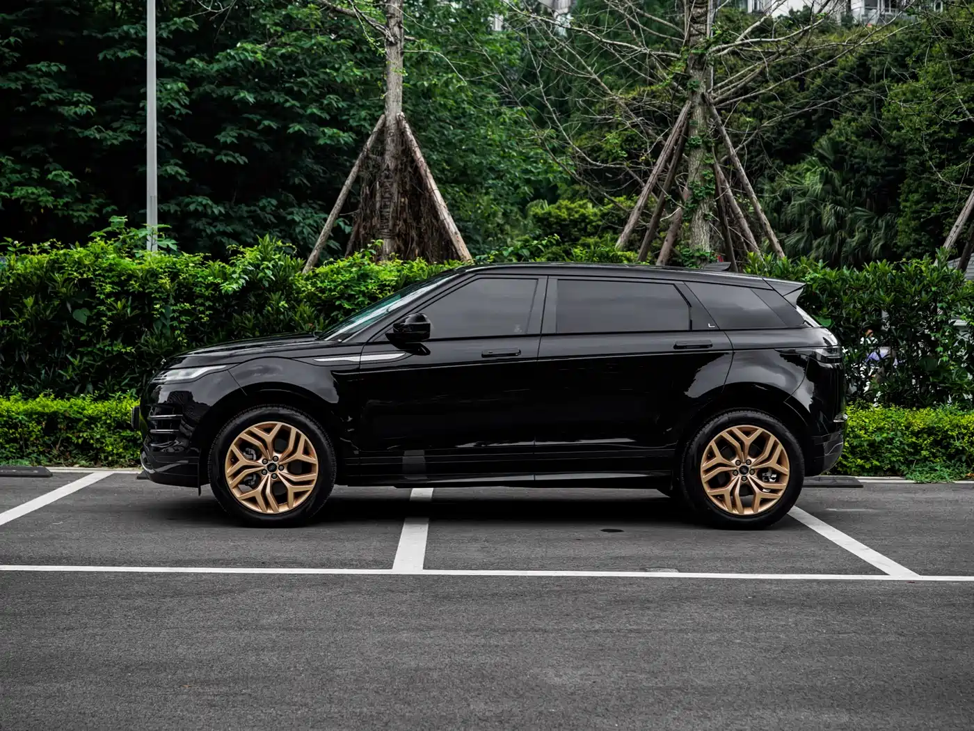 Land Rover Range Rover Evoque 2023 Range Rover Evoque L 249PS Luxury Edition фото 2
