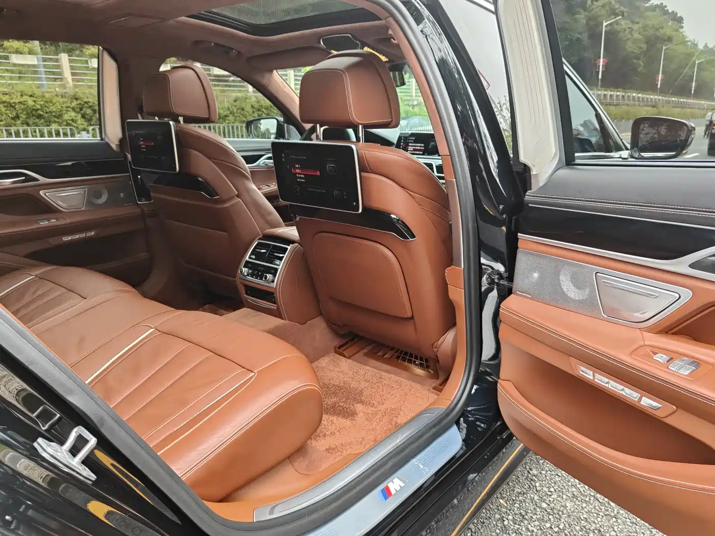 BMW 7 Series 2018 750Li xDrive M Sport Package фото 23