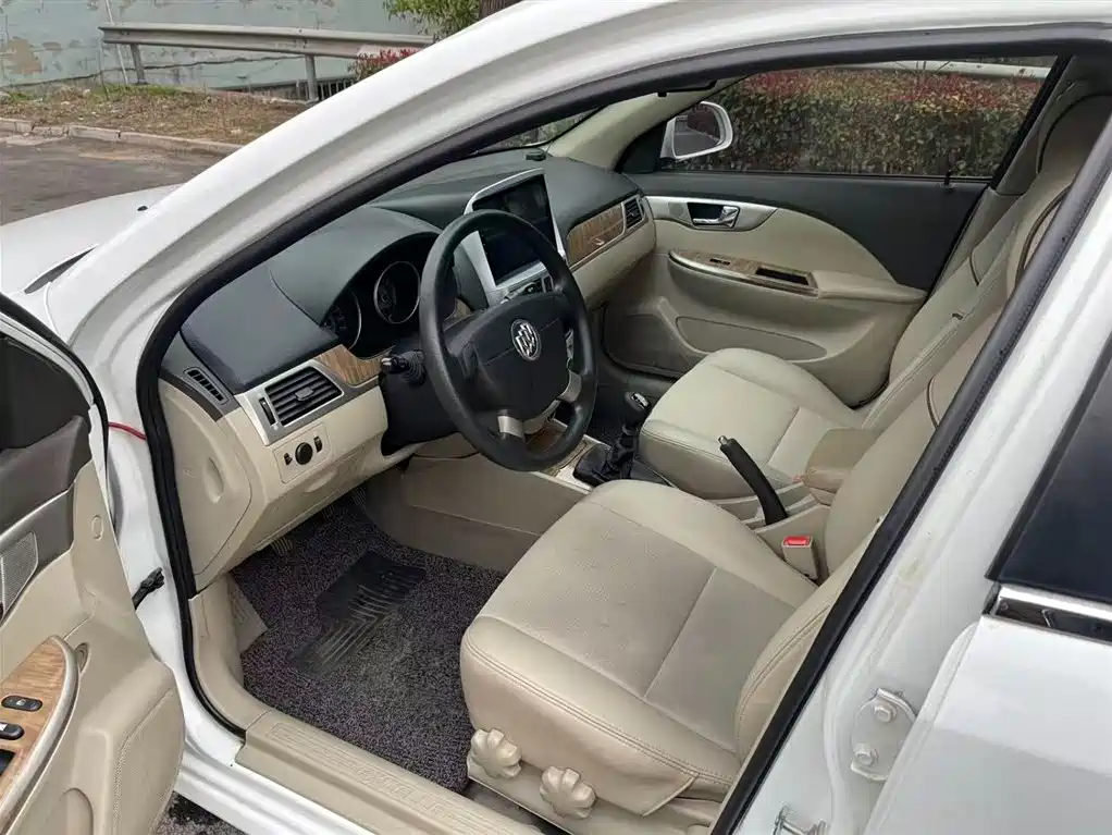 Buick Excelle 2015 1.5L Manual Classic фото 5