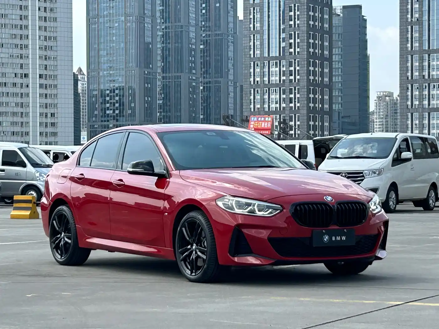 BMW 1 Series 2023 125i M Sport Shadow Edition фото 3