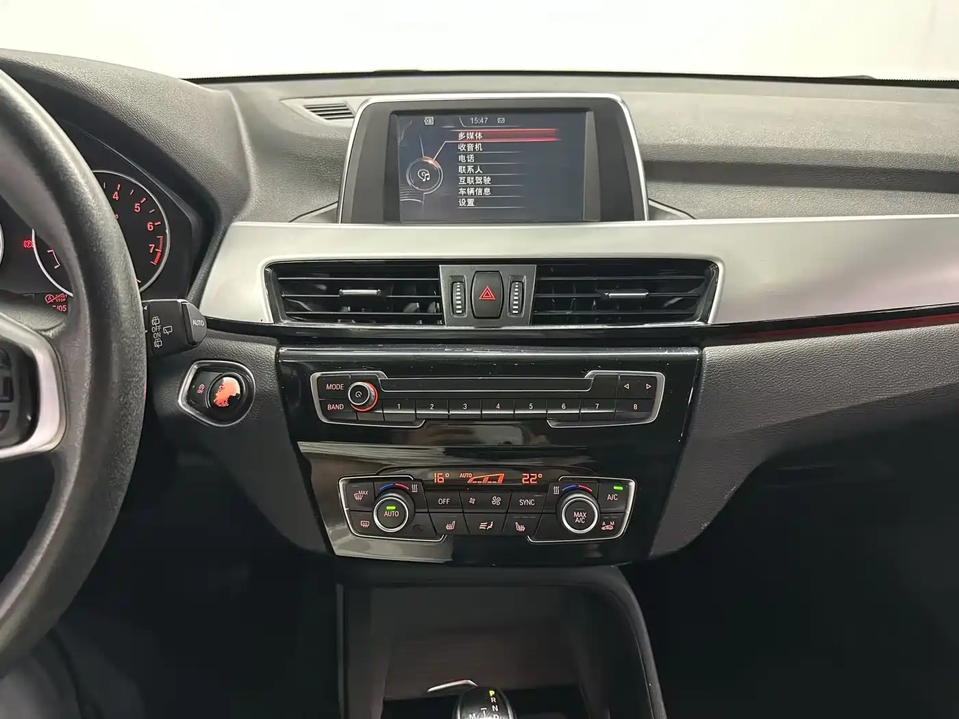 BMW X1 2016 sDrive18Li Premium Model фото 8