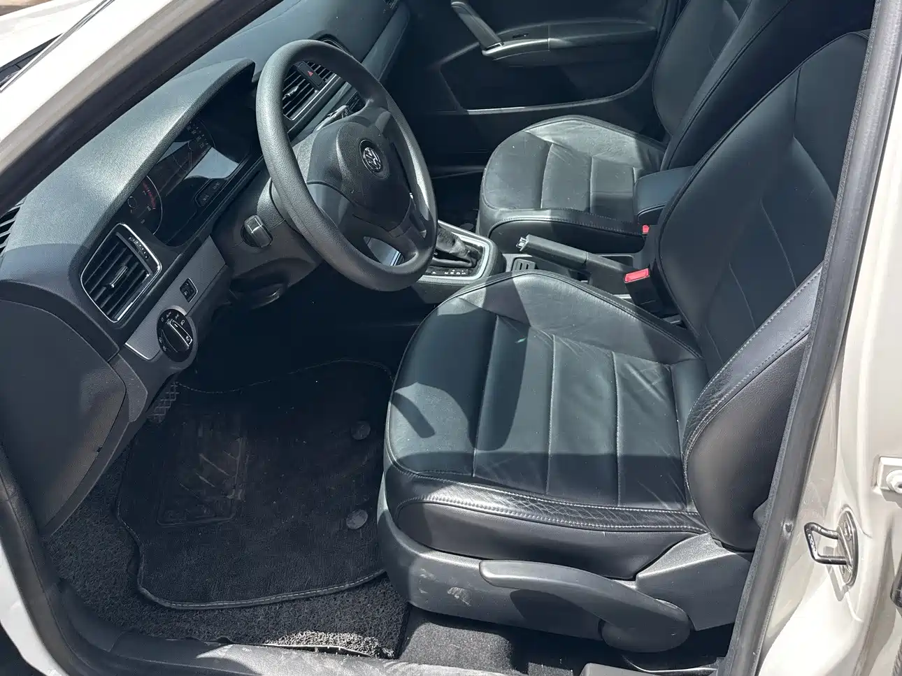 Volkswagen Lavida Tour 2013 1.6L Automatic Comfort фото 9