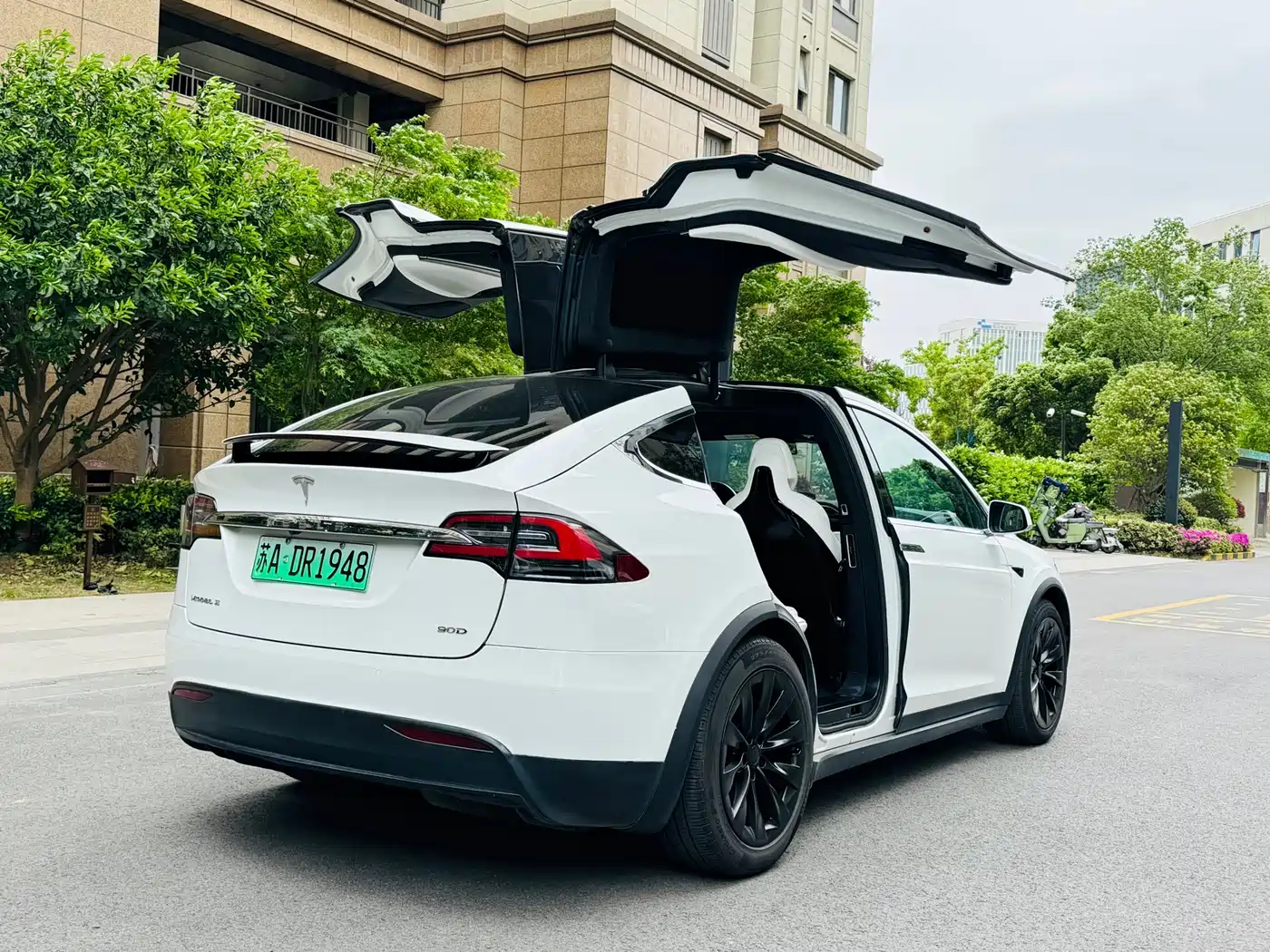 TESLA MODEL X