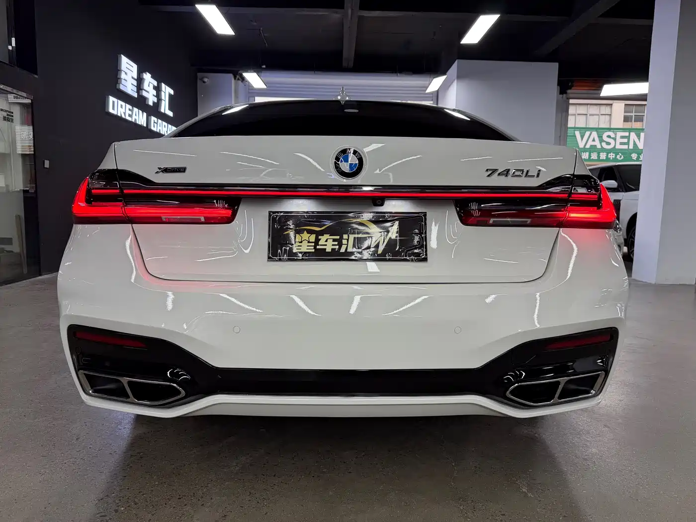 BMW 7 Series 2016 730Li Leading фото 12