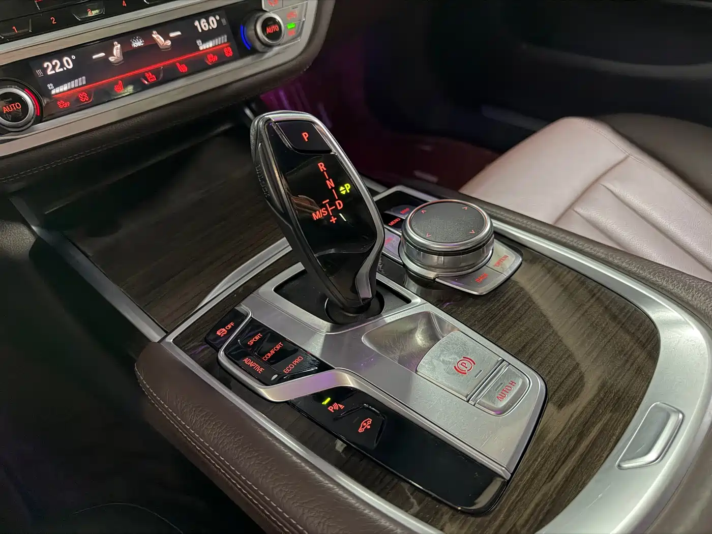 BMW 7 Series 2016 730Li Leading фото 17