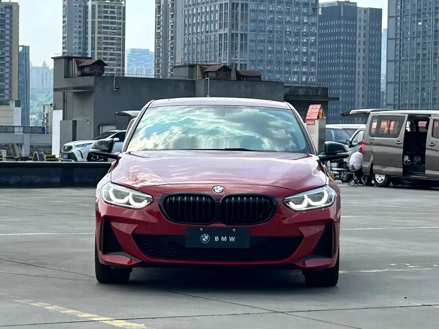 BMW 1 Series 2023 125i M Sport Shadow Edition фото 2