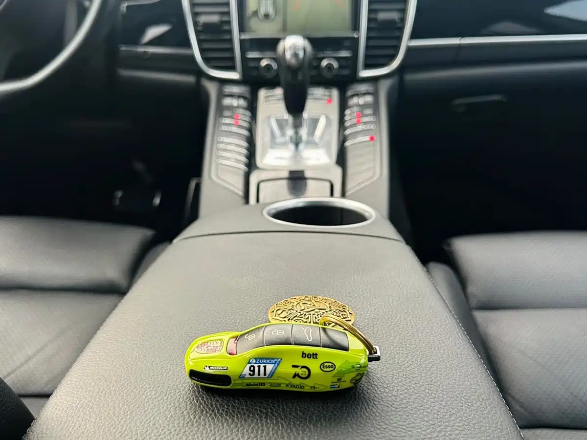 Porsche Panamera 2014 Panamera 4 3.0T фото 12