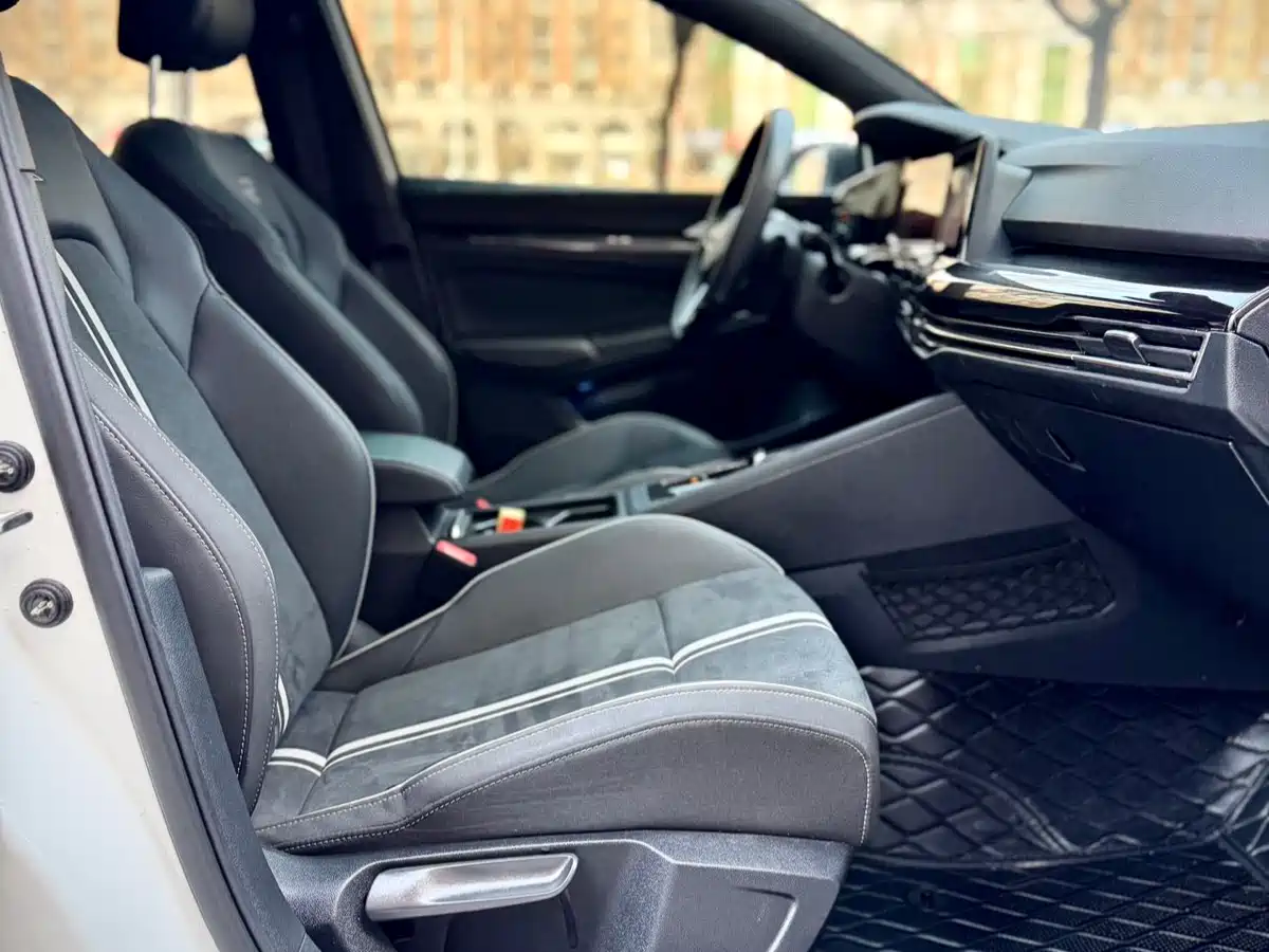 Volkswagen Golf 2021 280TSI DSG R-Line фото 13