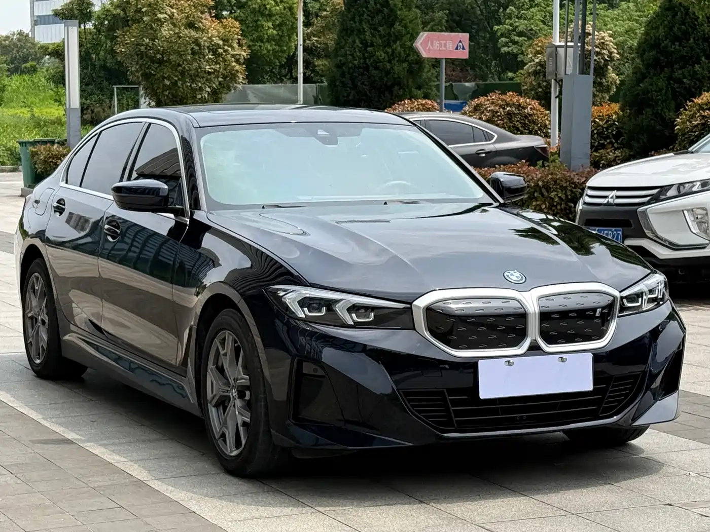 BMW i3 2022 eDrive 35 L фото 3