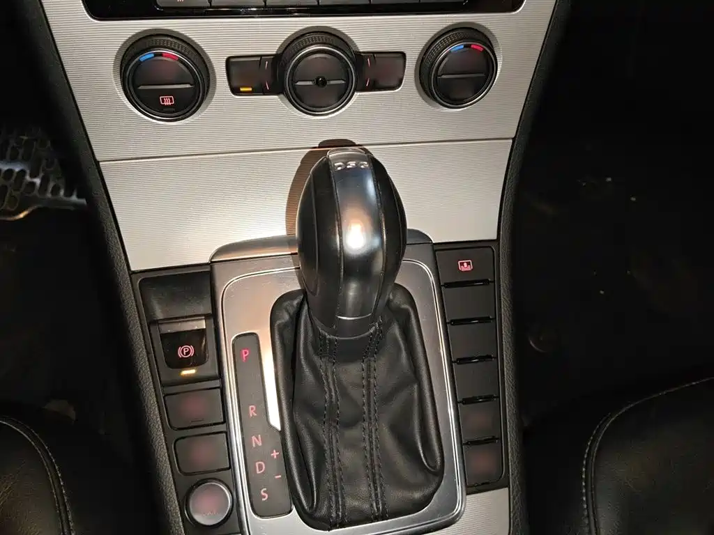 Volkswagen Magotan 2015 Facelift 2.0TSI Premium фото 7