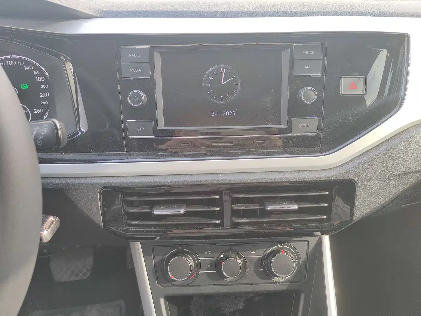 Volkswagen Polo 2019 Plus 1.5L Automatic Colorful Tech Edition фото 9