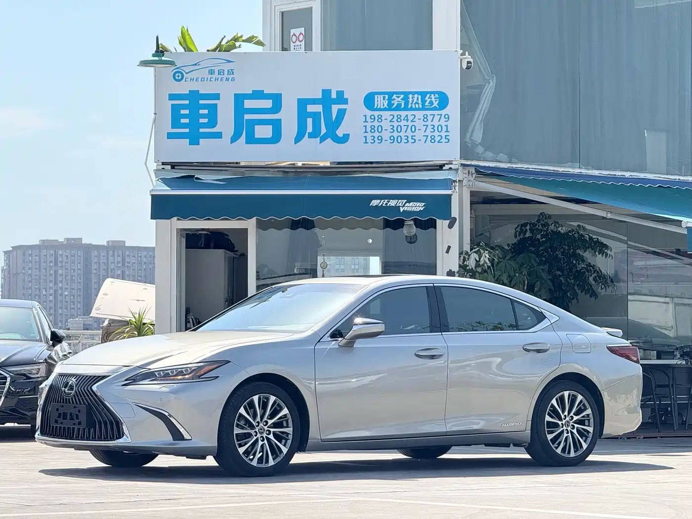 Фото 1 - Lexus ES