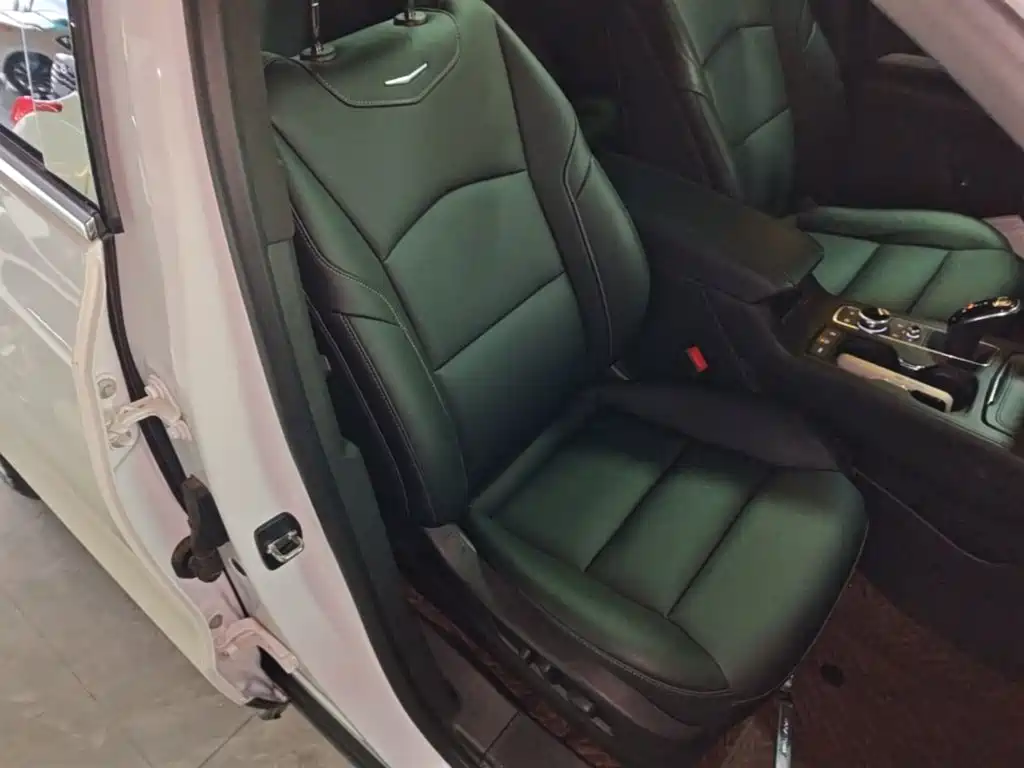 Cadillac XT4 2022 2021 28T FWD Premium Edition