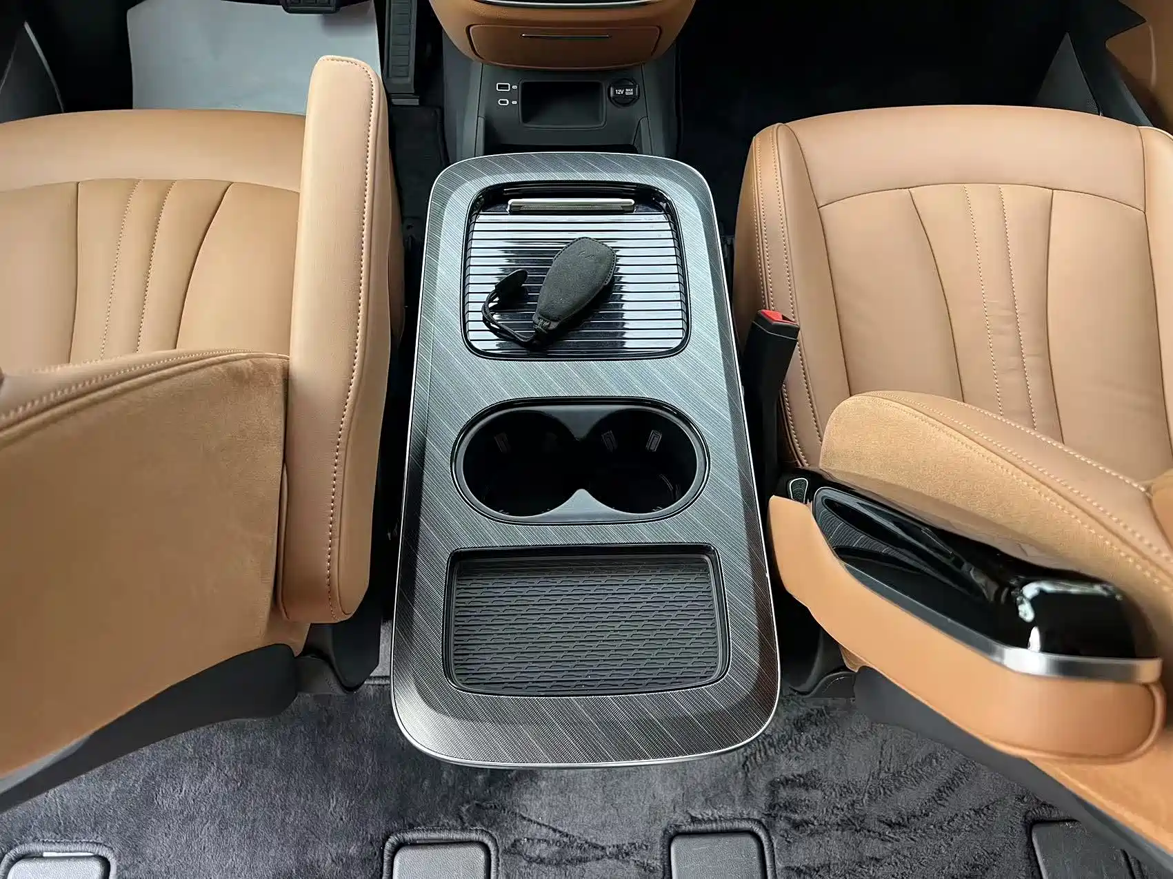 Фото 13 - Hongqi HQ9 PHEV
