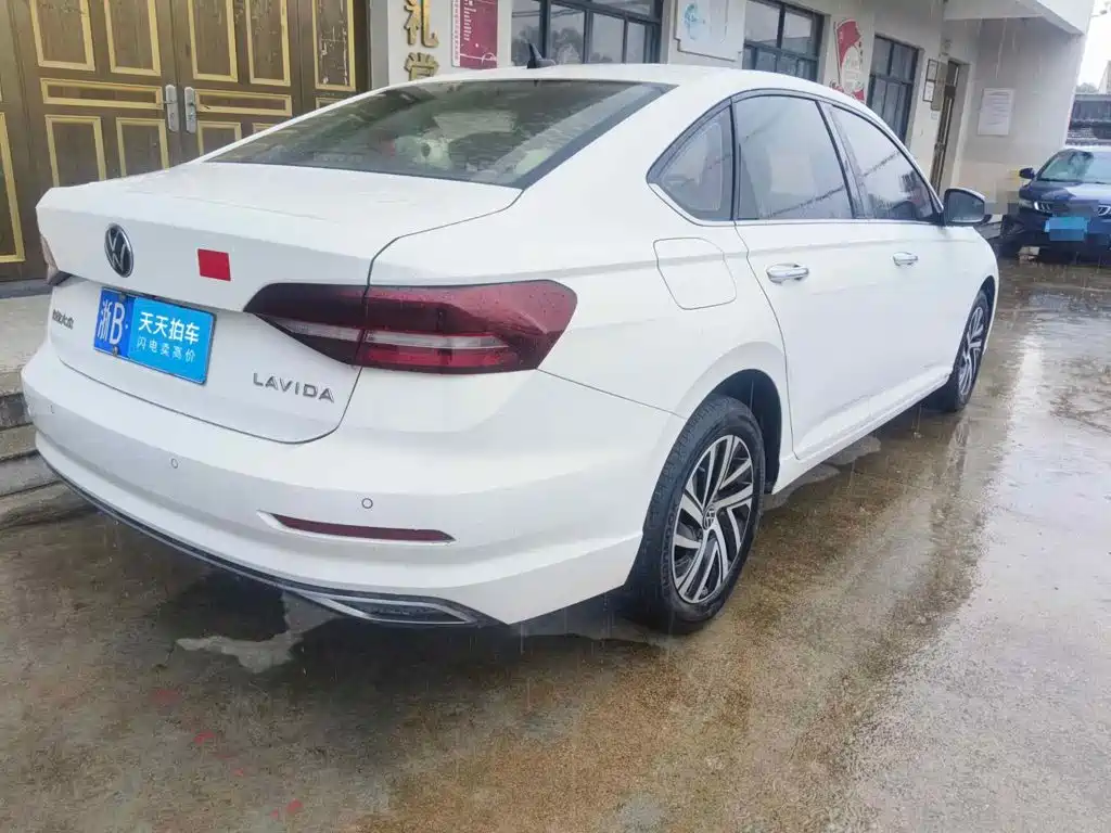 Photo 5 - Volkswagen Lavida