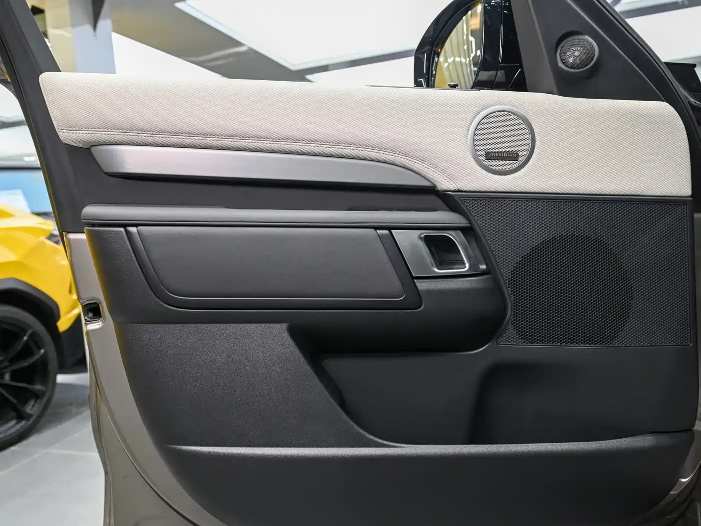 Land Rover Discovery 2021 360PS R-Dynamic SE фото 15