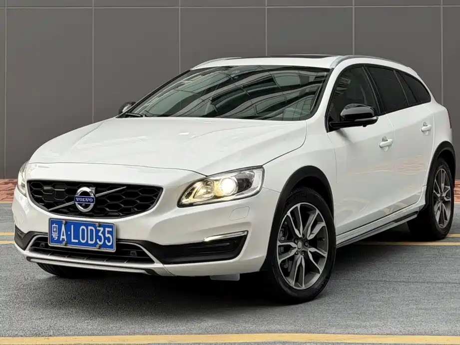 Фото 1 - Volvo V60