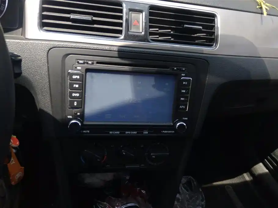 Škoda Skoda Rapid Spaceback 2014 1.6L Automatic Joy Edition фото 13