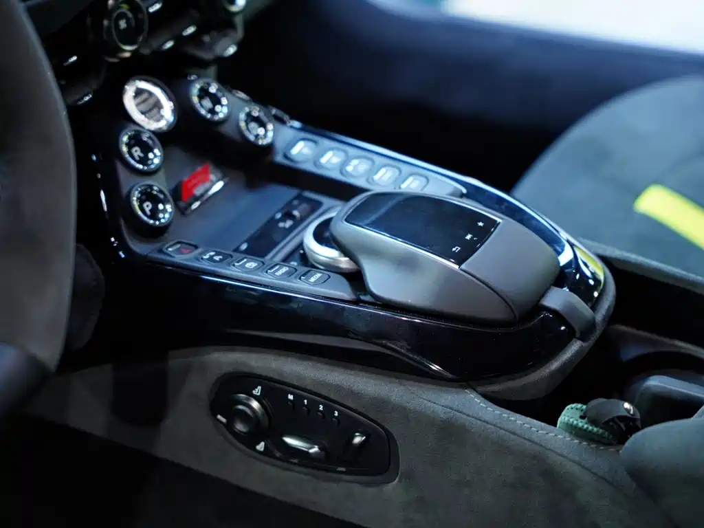 Фото 37 - Aston Martin Vantage