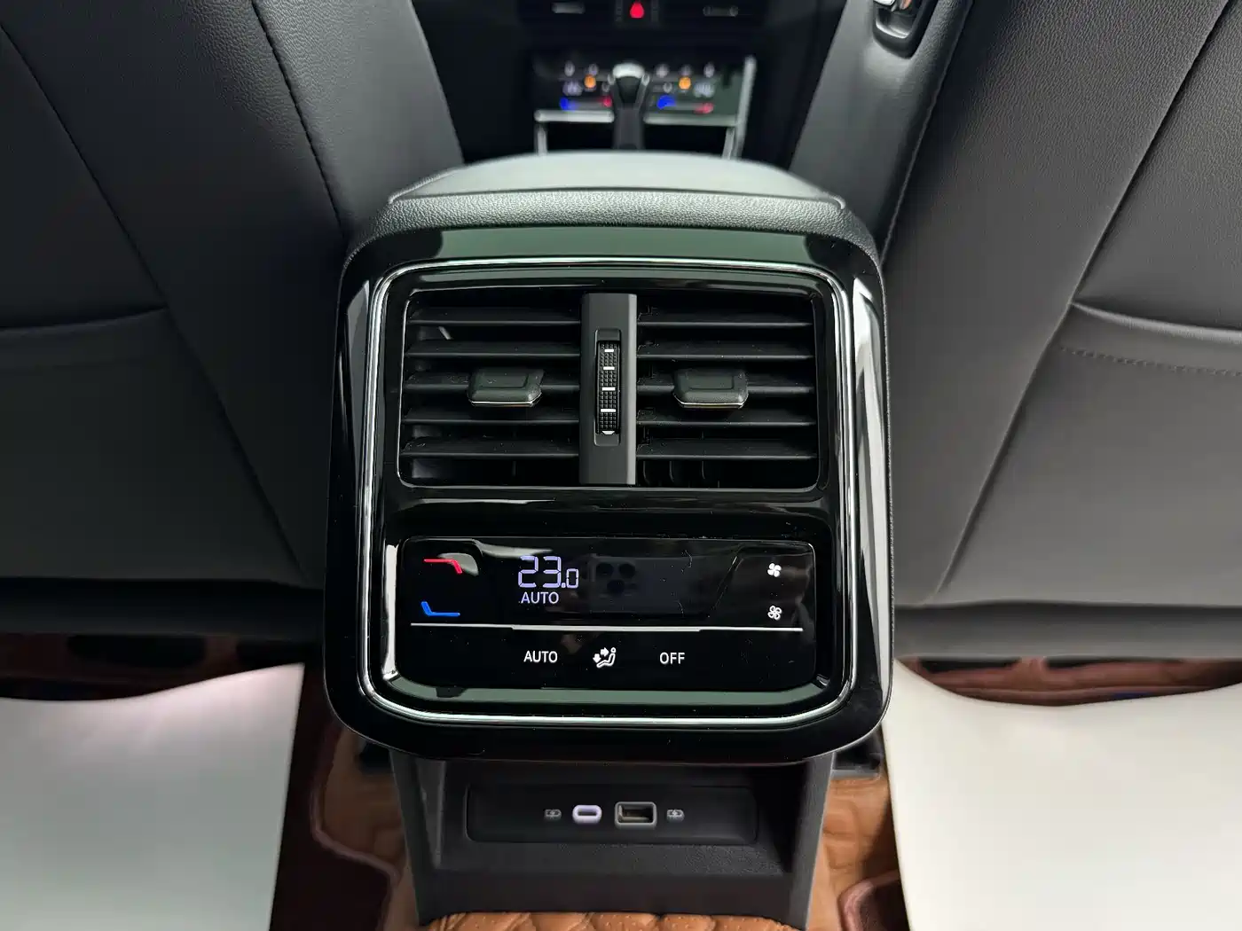 Volkswagen Passat 2024 330TSI Starlight Elite Edition фото 17