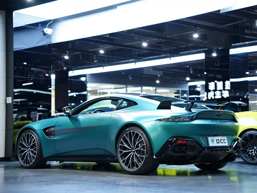 Фото 21 - Aston Martin Vantage