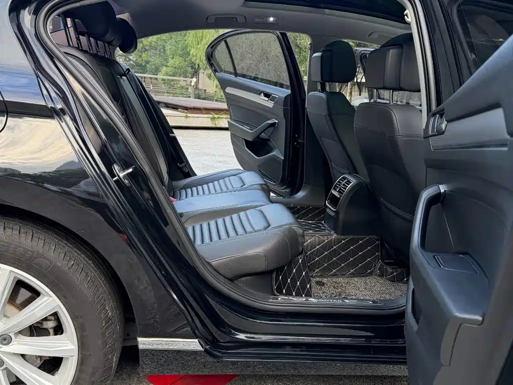 Volkswagen Magotan 2018 330TSI DSG Leading фото 13