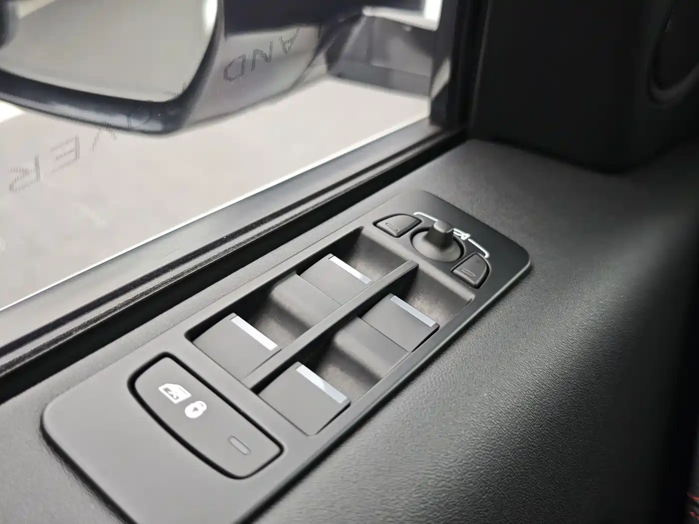 Land Rover Discovery Sport 2023 249PS R-Dynamic S Performance Version фото 18